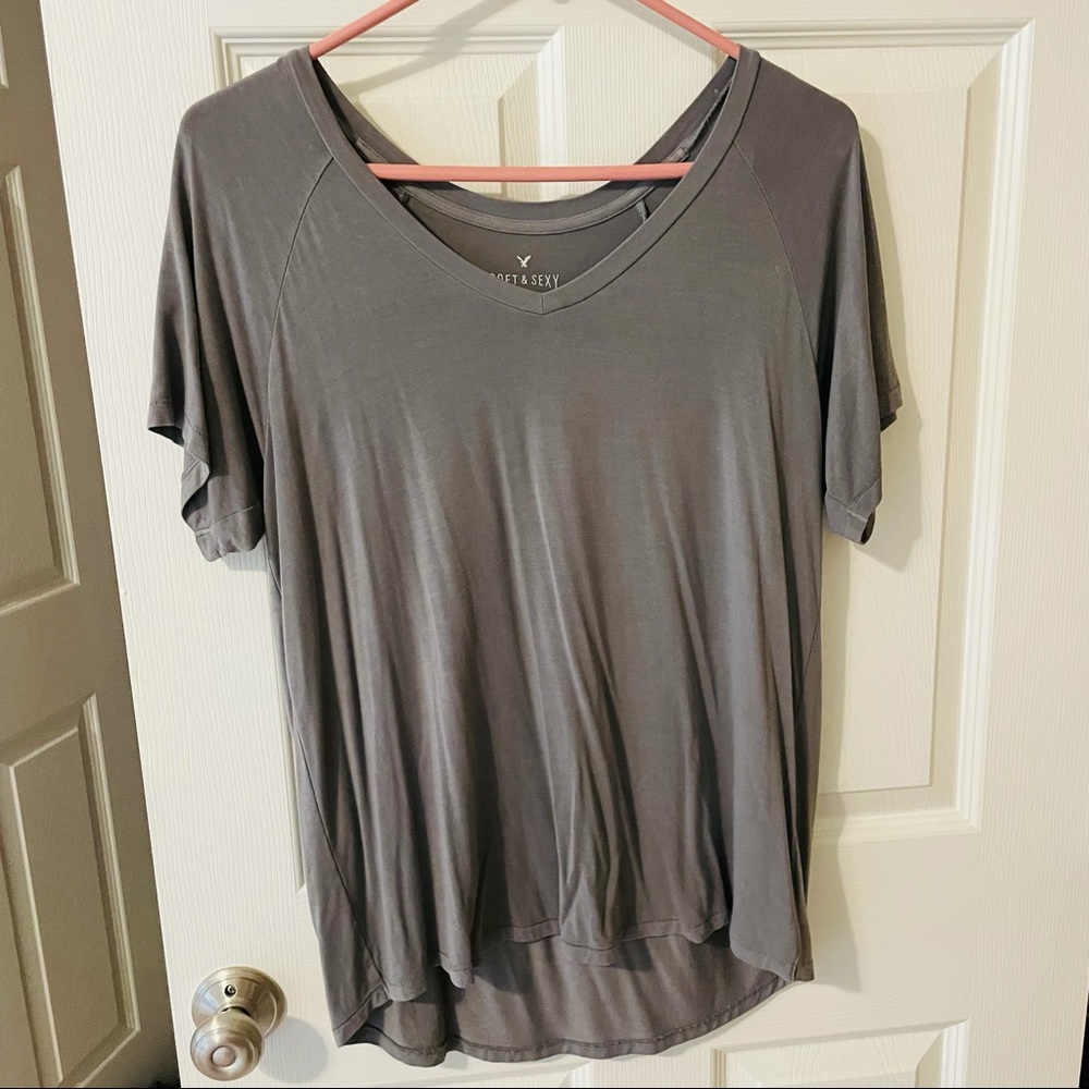 American Eagle Soft & Sexy V neck tee